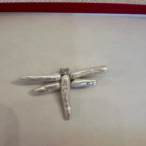 Pearl dragonfly pin